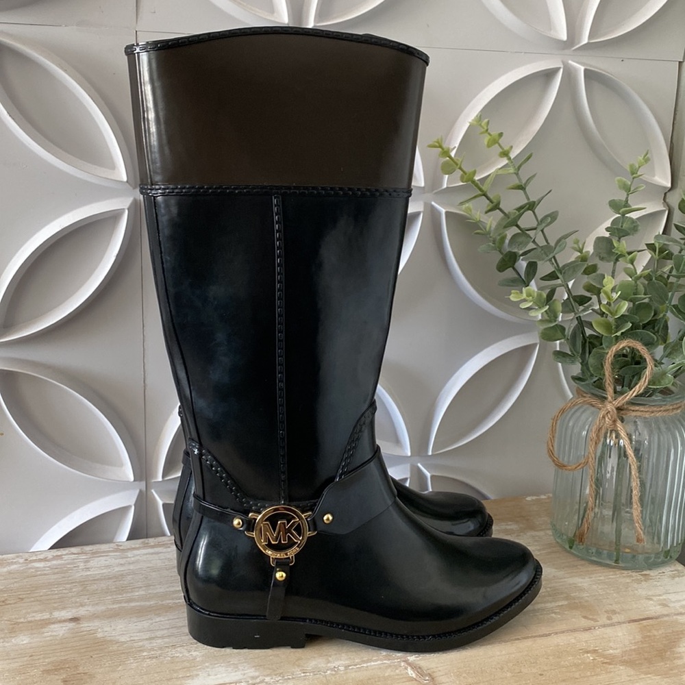 Michael Kors Fulton Harness Glossy Rubber Boots w/Gold Logo Black/Brown